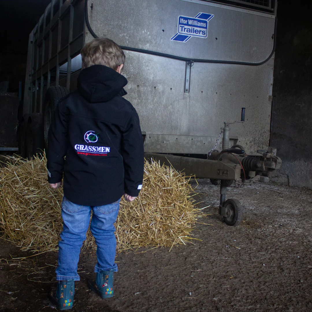 "GRASSMEN" Kids Black Softshell Jacket - Image 2