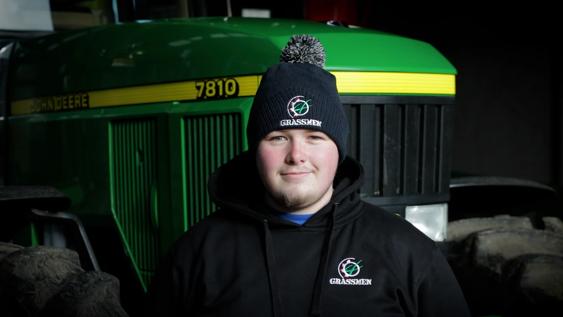 "GRASSMEN" Bobble Hat Navy - Image 3