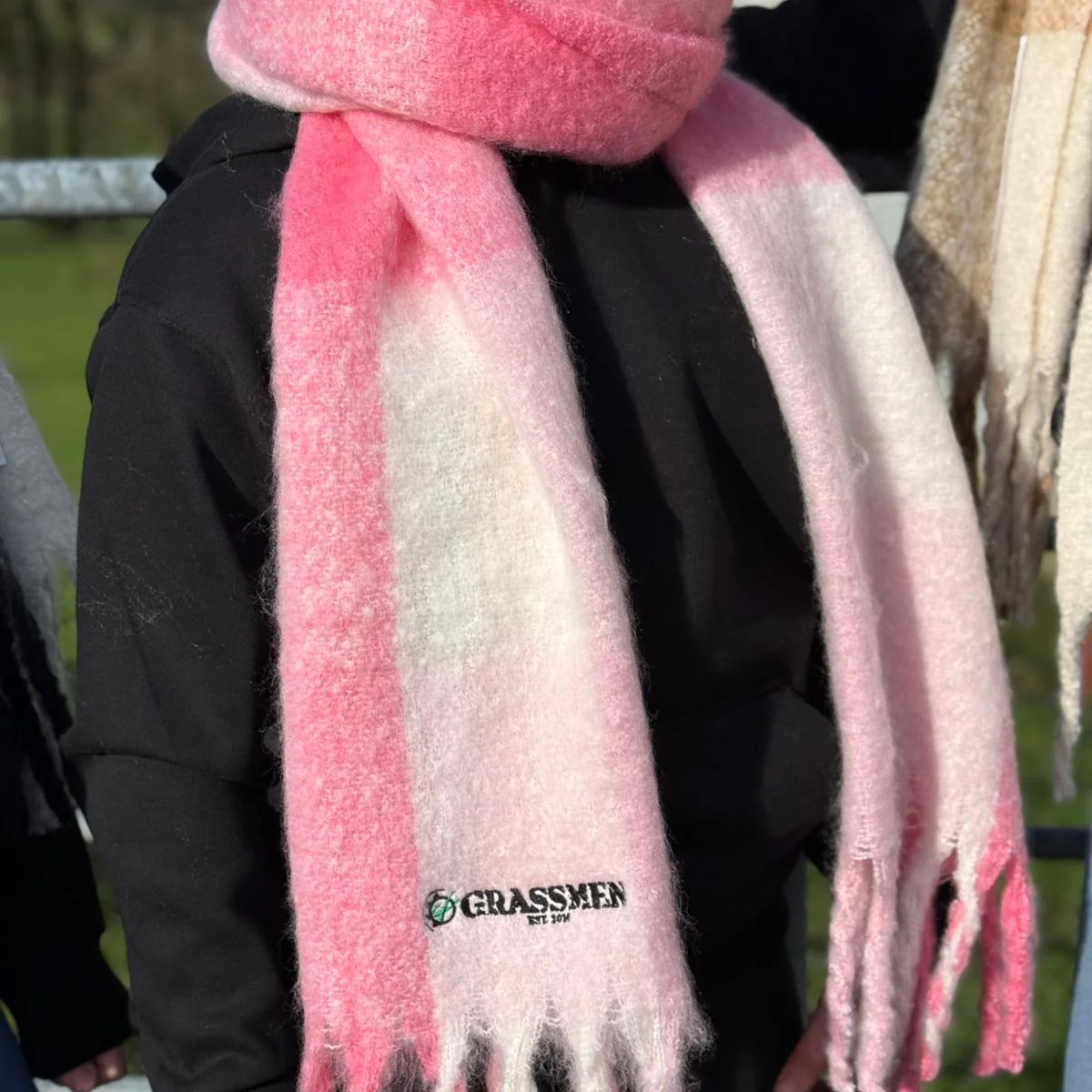 "GRASSMEN" Fluffy Check Scarf - Image 9