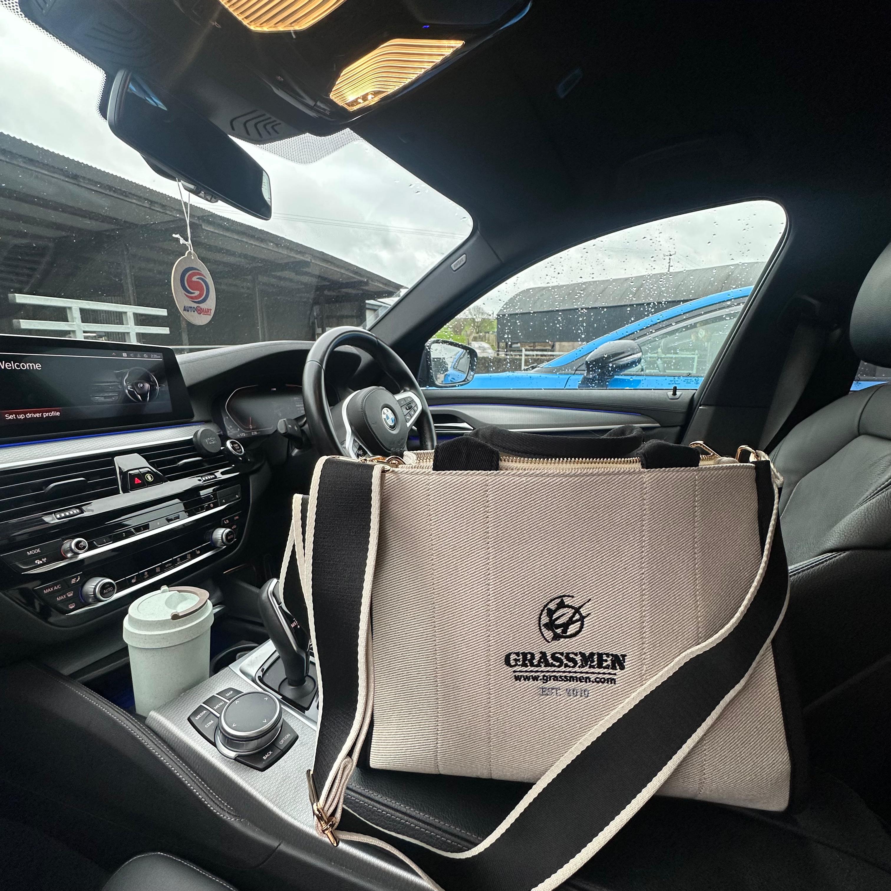 "GRASSMEN" Puerto Tote Handbag - Image 6