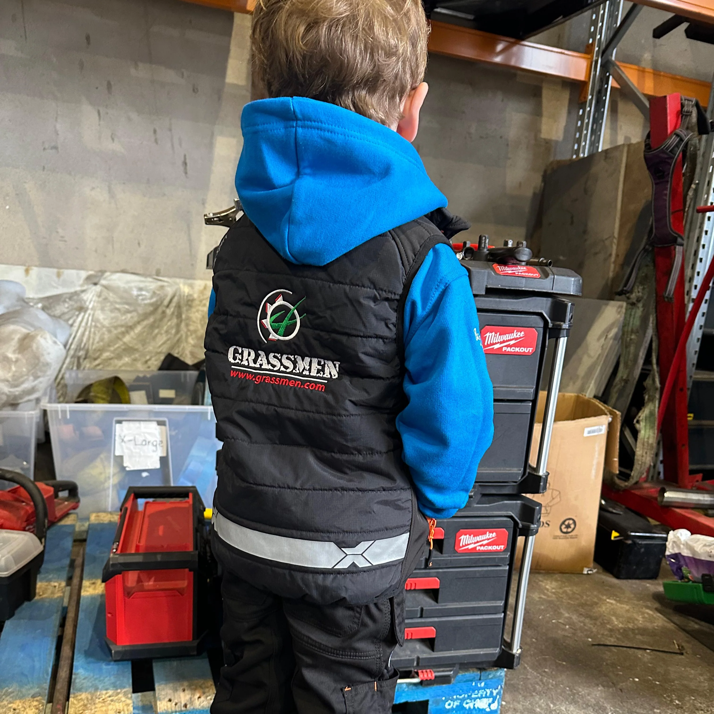 "GRASSMEN" Kids Rip Stop Black Bodywarmer - Image 8