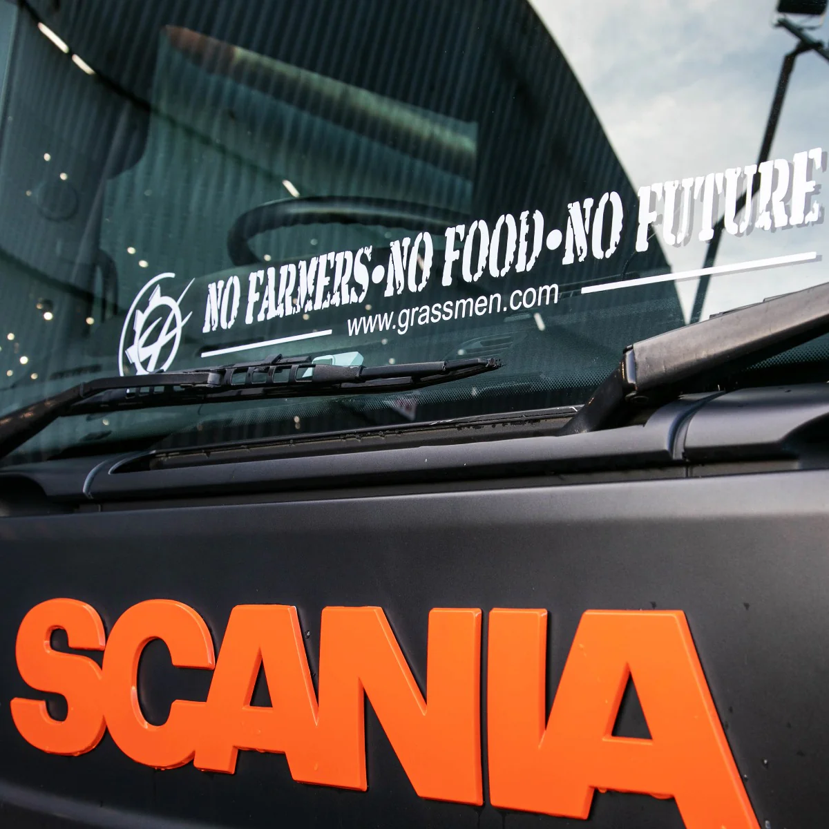 NO FARMERS. NO FOOD. NO FUTURE. Window Graphic Large (External Fitment)